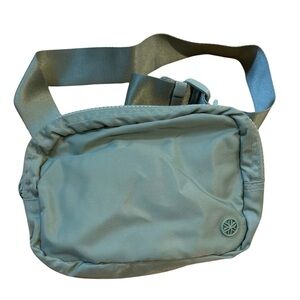 🌿 Athleta Utility Belt Bag / Crossbody – Sage Green – Like New 🌿✨MSRP: $69